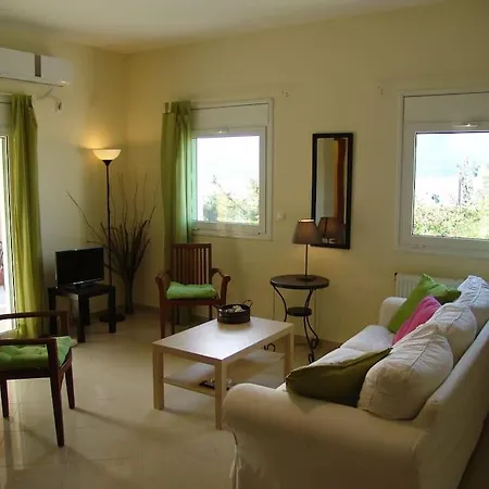 Lovely With Garden Near Beach Apartment